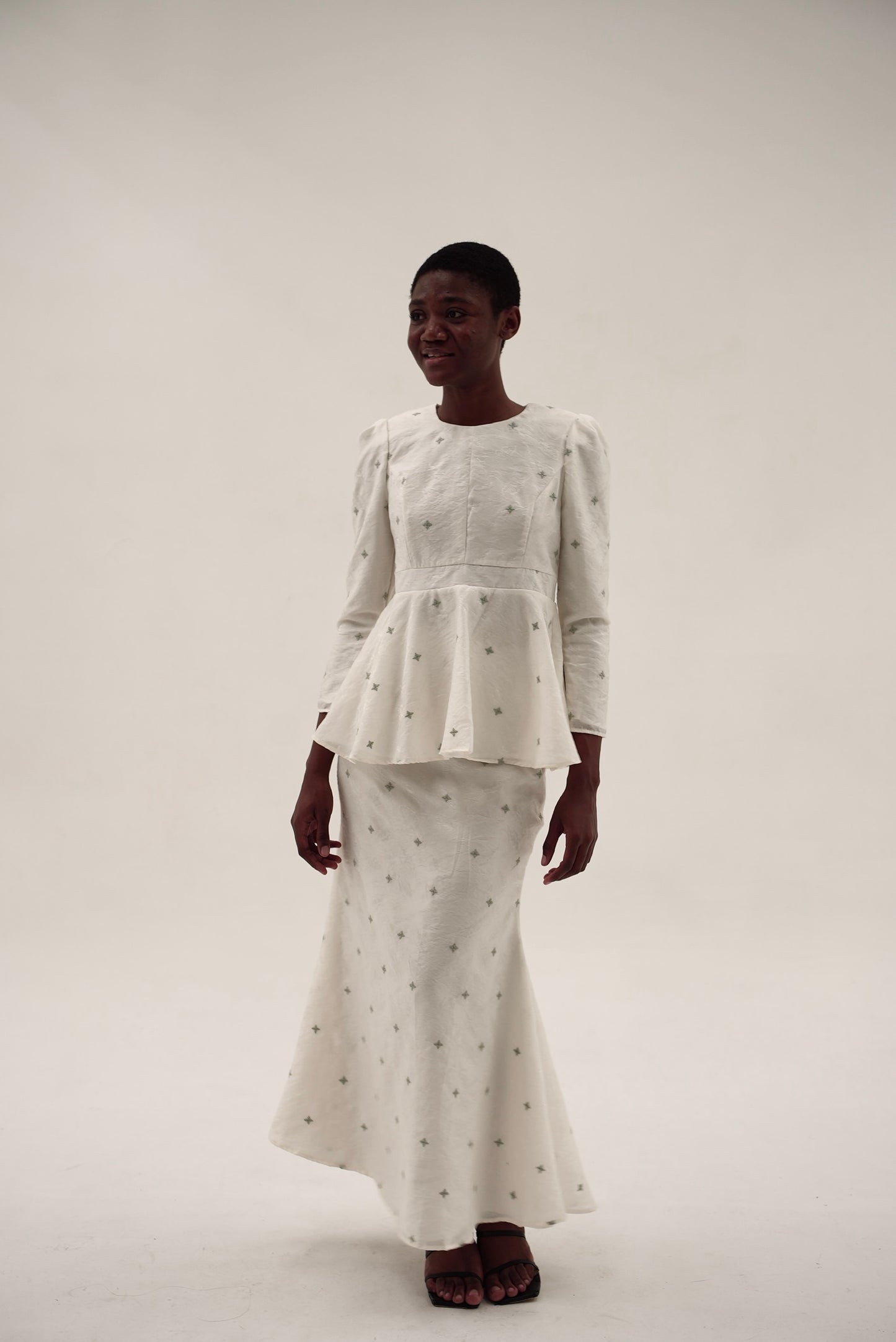 Modern kurung set Lara with peplum silhouette and fluid skirt in a soft textured fabric