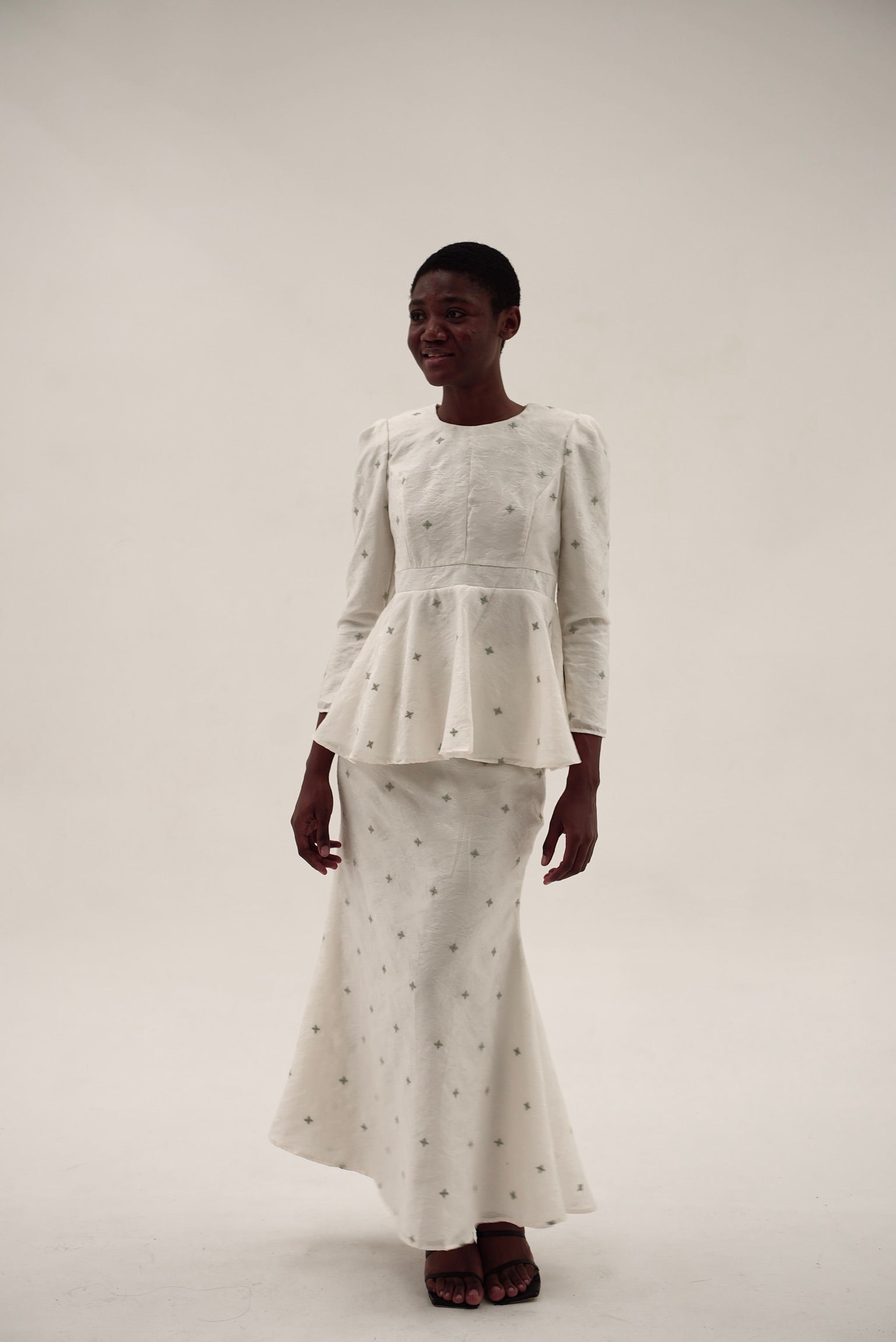 Modern kurung set Lara with peplum silhouette and fluid skirt in a soft textured fabric